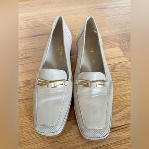 Vintage Rangoni neutral heels Women’s size 8AA